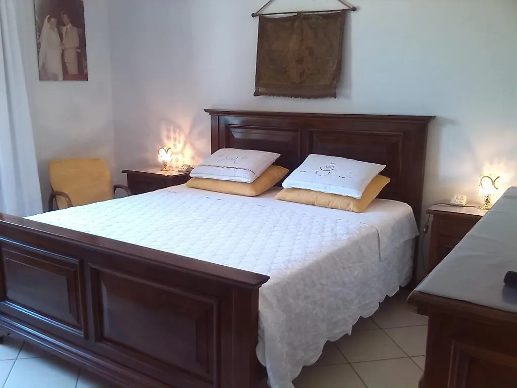 ホームステイ クアッラータA Casa Di Laviniaアパートメント